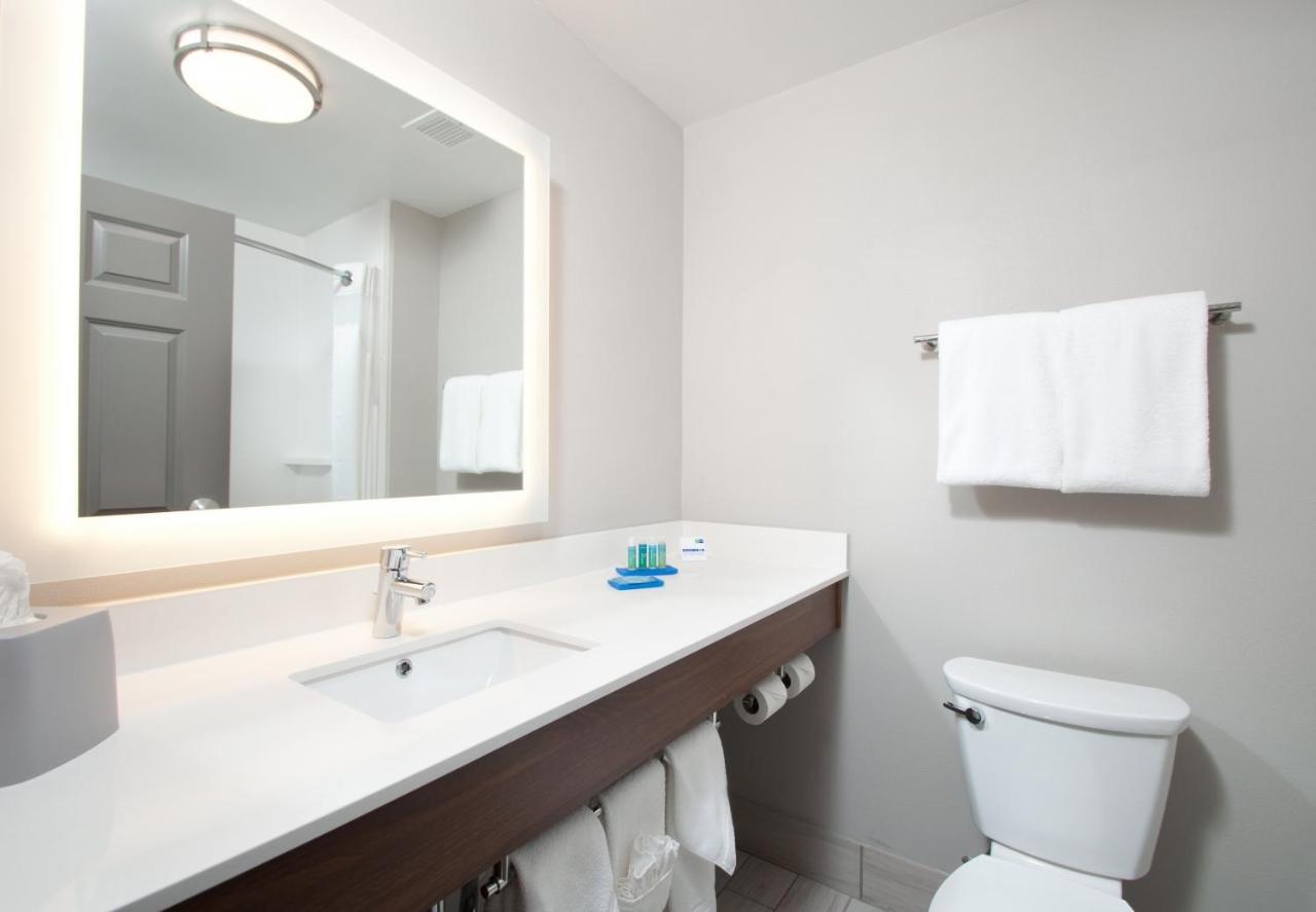 Holiday Inn Express Quantico - Stafford By Ihg Екстериор снимка